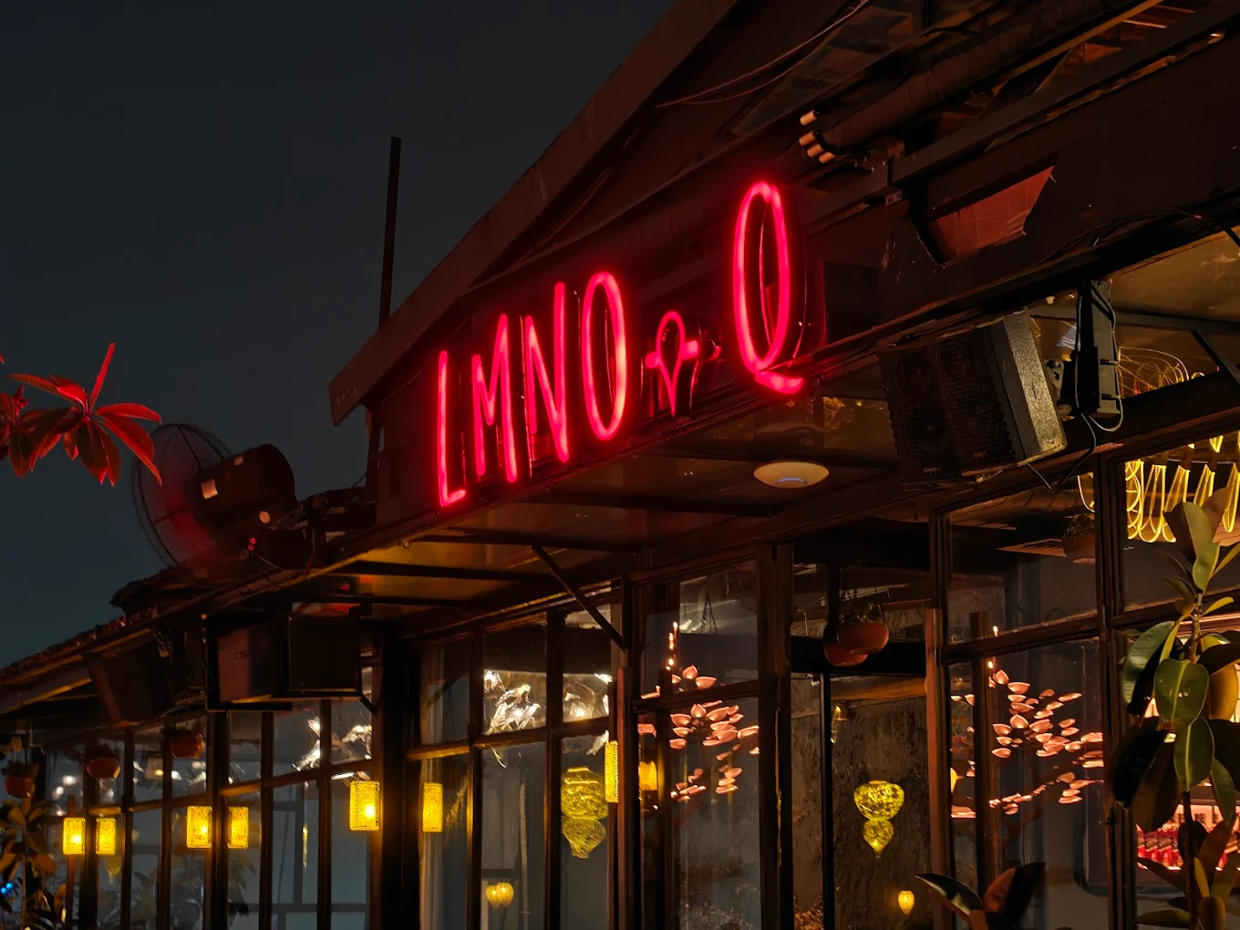 LMNOQ Skybar