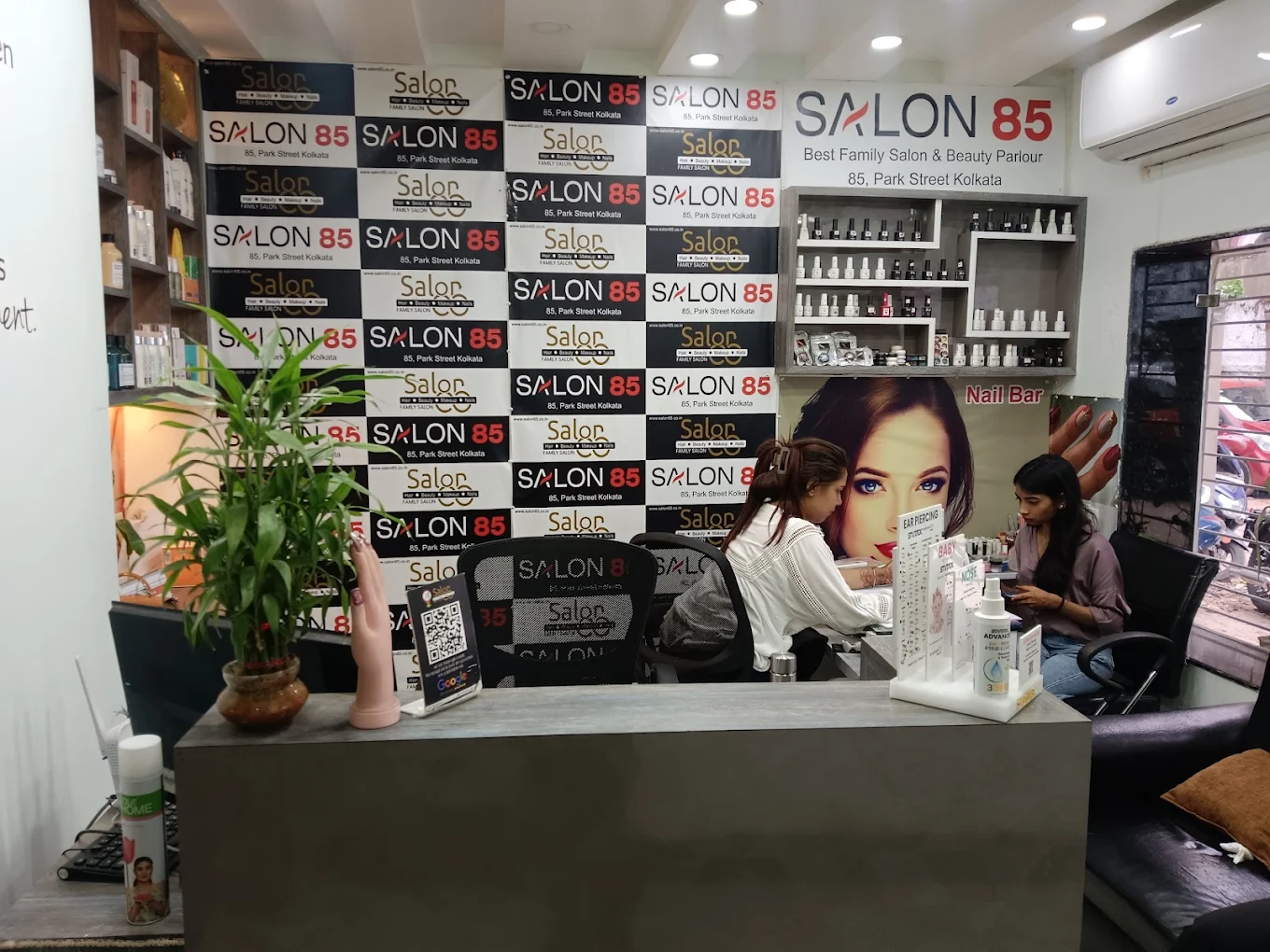 Salon 85
