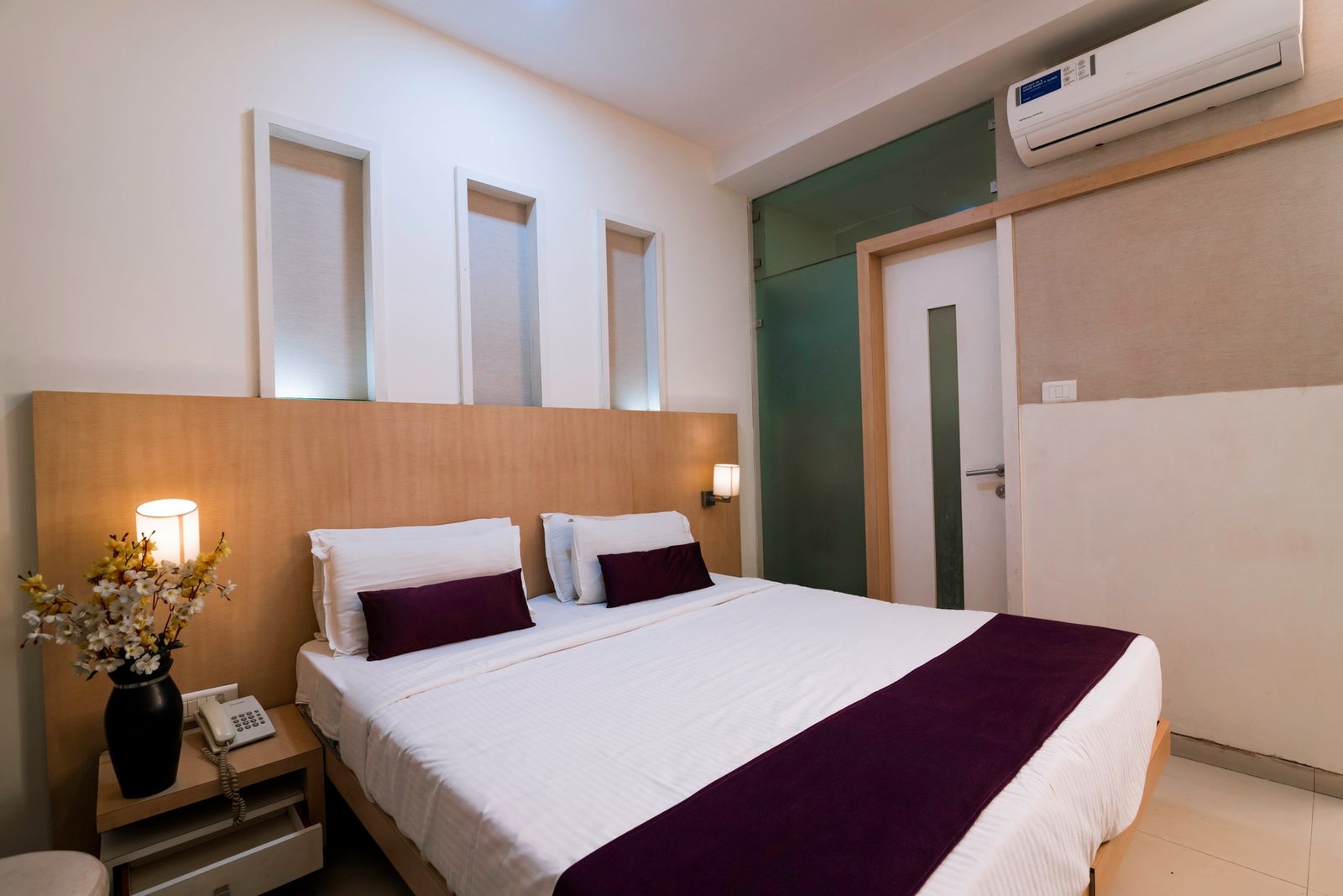 Hotel Monarch Guestline