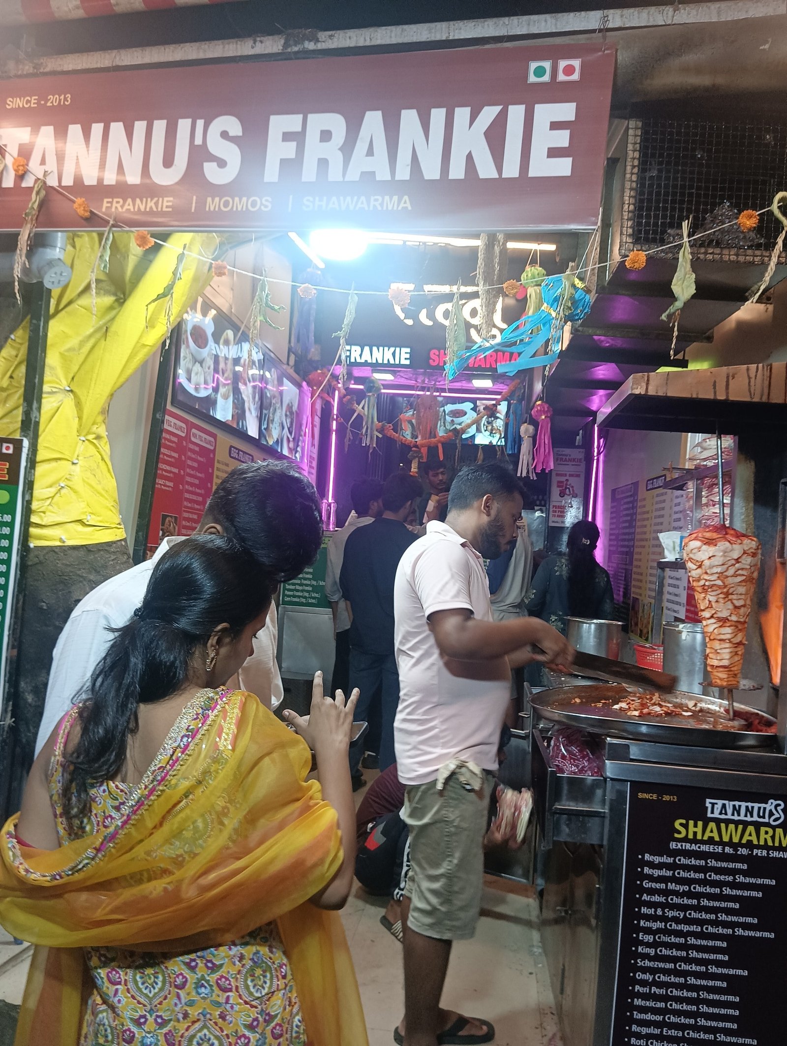 Tannus Frankies Shawarma Momos