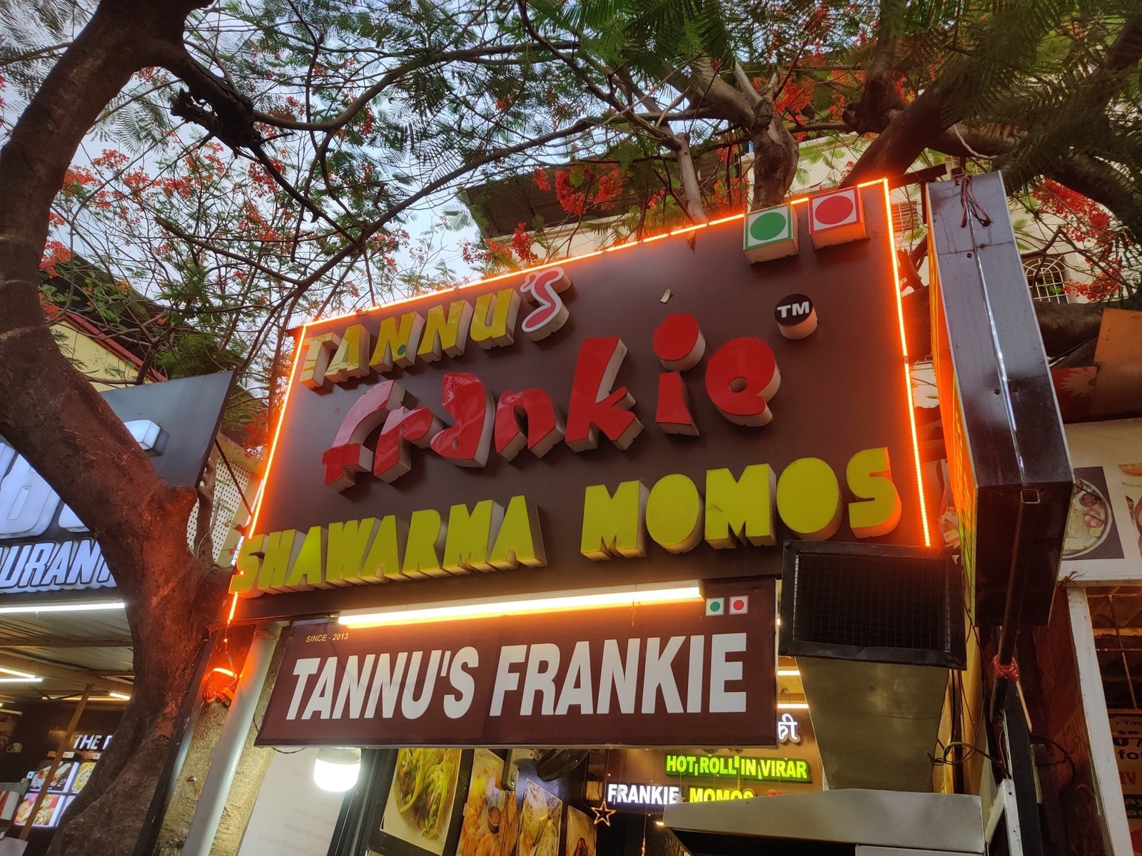 Tannus Frankies Shawarma Momos