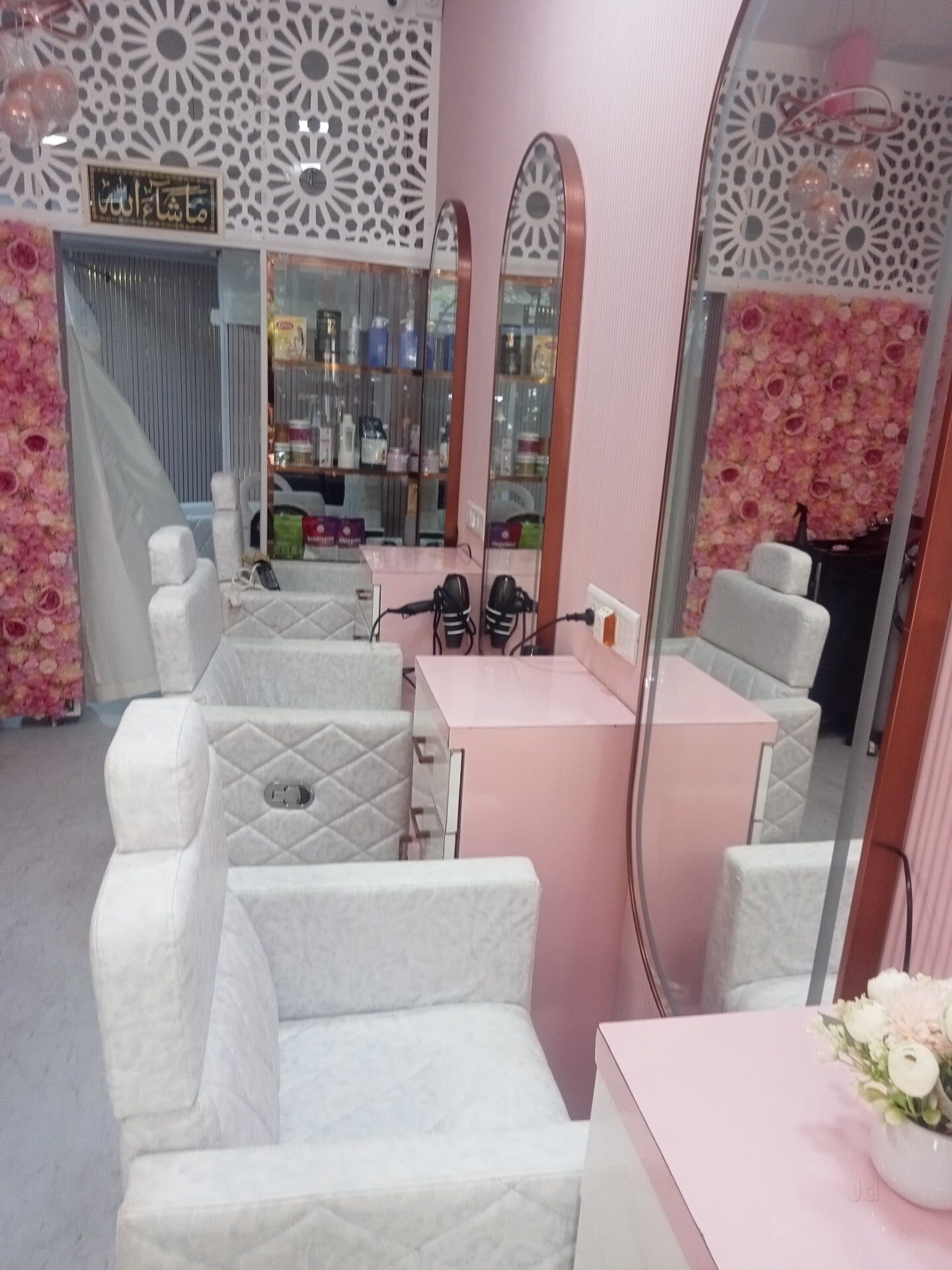 Sira Luxe Salon