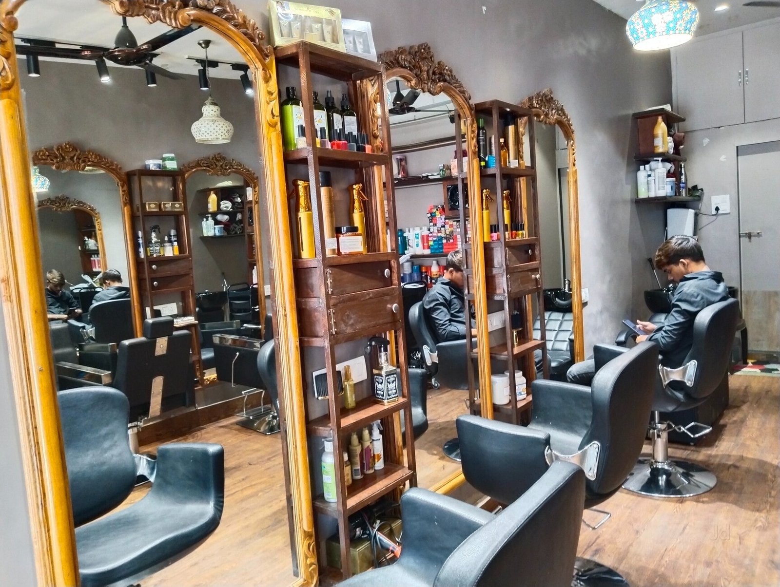 Smit Studio The Family Salon