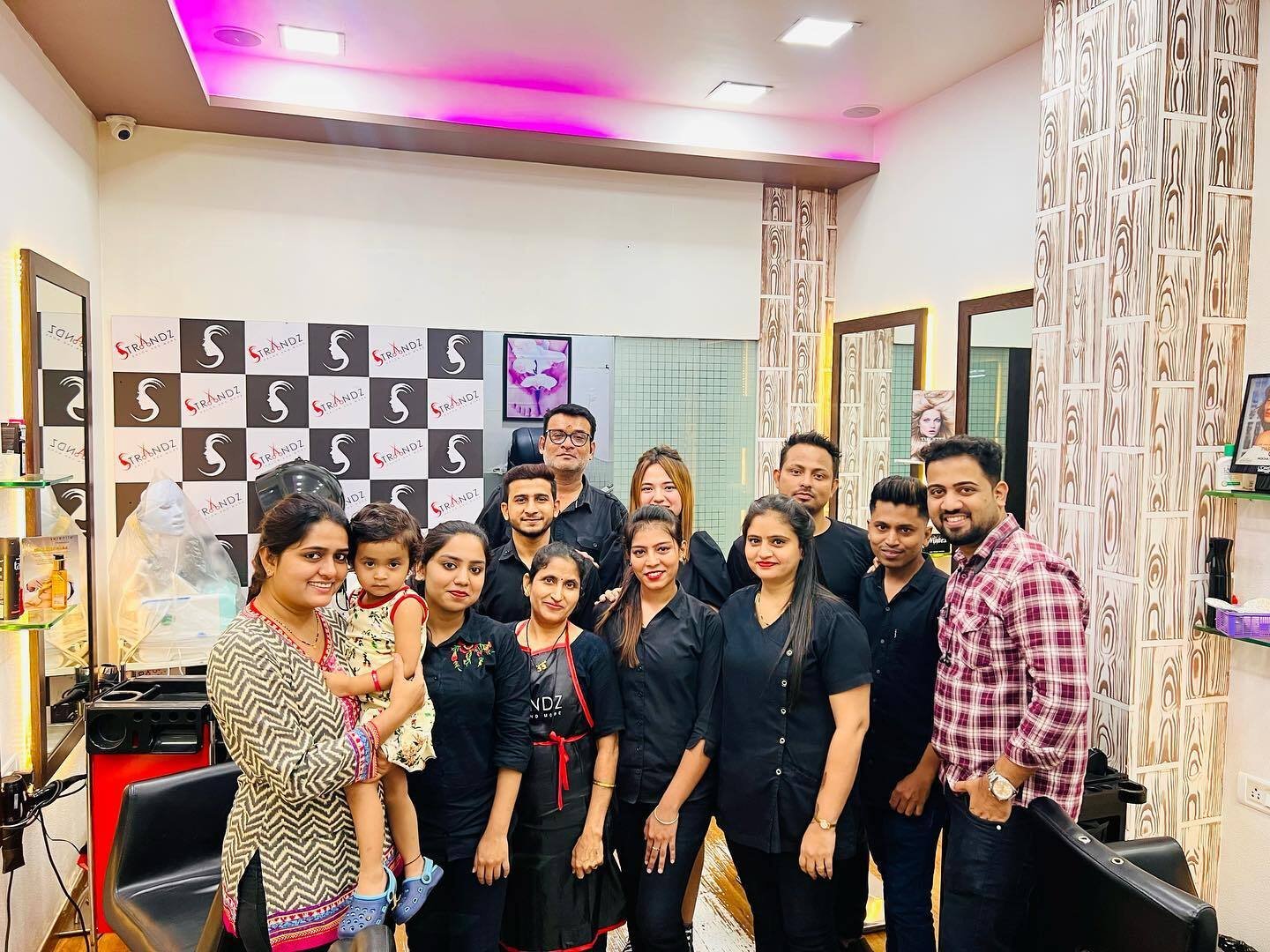 Strandz Salon & More