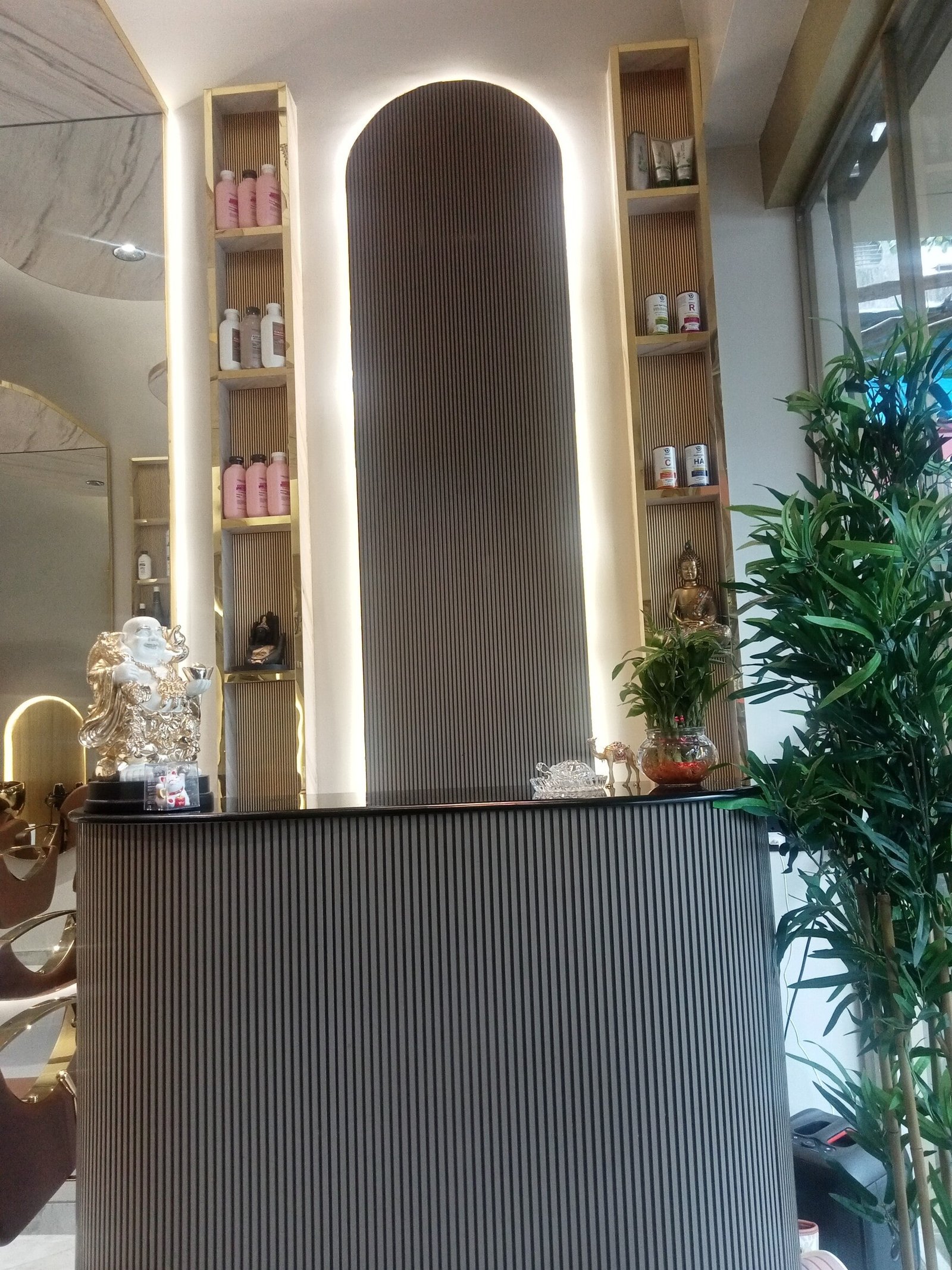 Yello Salon